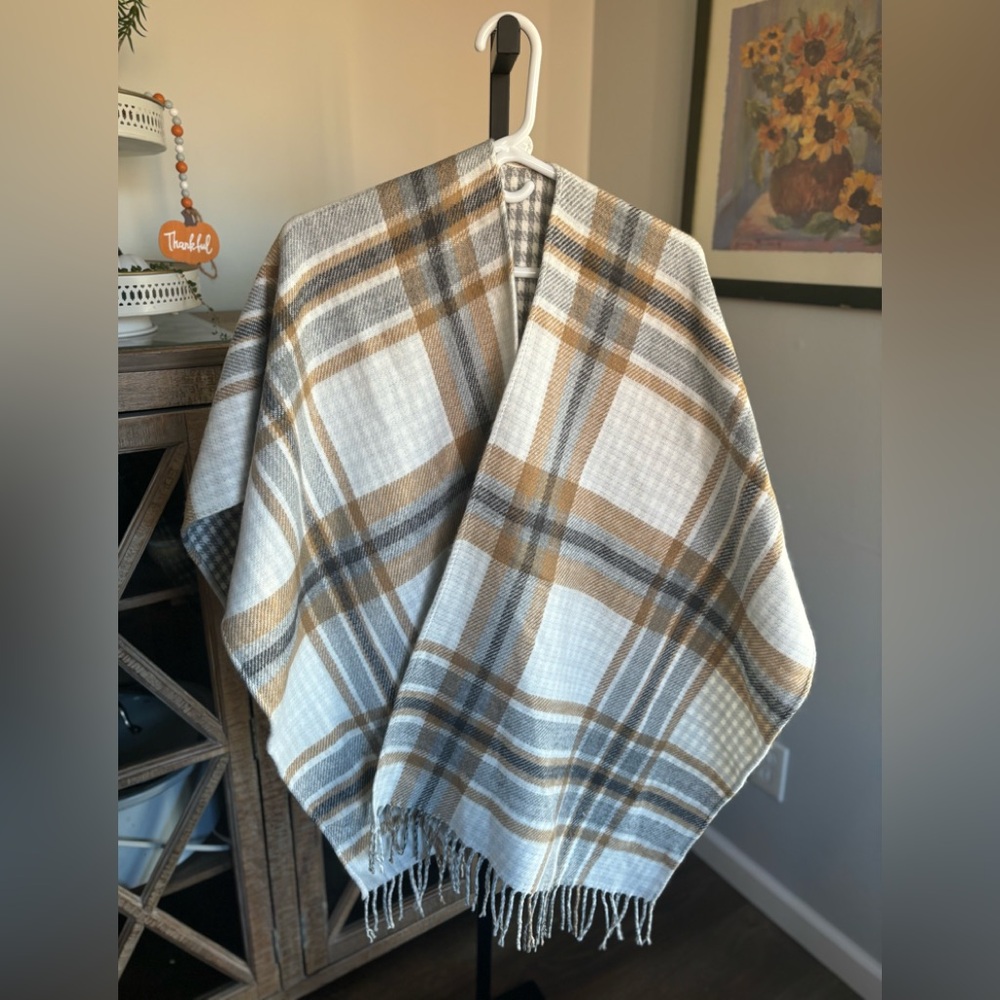 🔥$3 START REVERSIBLE NWOT SOFT AND COZY ONE SIZE WRAP COVER SWEATER